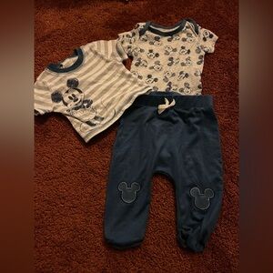 ‼️Mix and Match 3 items for $5‼️ Disney 6 months Mickey Mouse 3 piece outfit